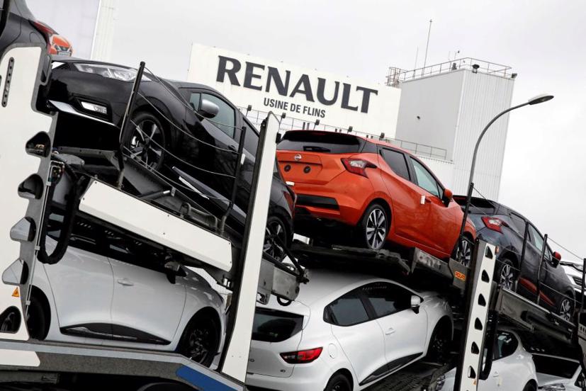Ô tô xuất xưởng từ một nhà máy Renault ở Pháp.