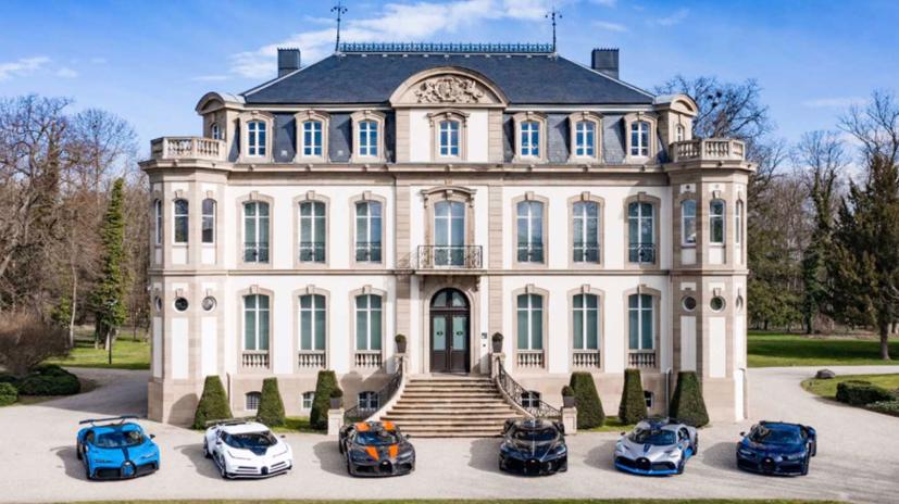 Loạt siêu xe Bugatti trong bức ảnh mà hãng này vừa công bố.