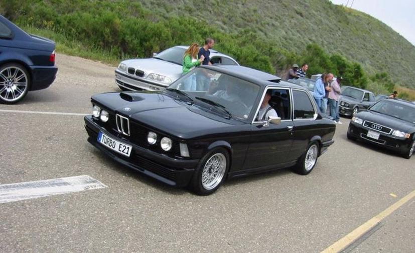 Bộ sưu tập ô tô độc đáo của Elon Musk - Ảnh 4