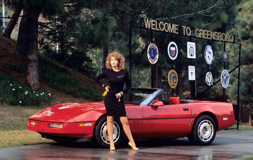 Ngắm bộ sưu tập &#244; t&#244; v&#224; bạn g&#225;i của “&#244;ng tr&#249;m” Playboy - Ảnh 15