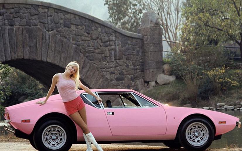 Ngắm bộ sưu tập &#244; t&#244; v&#224; bạn g&#225;i của “&#244;ng tr&#249;m” Playboy - Ảnh 20