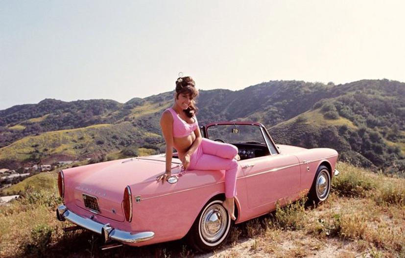 Ngắm bộ sưu tập &#244; t&#244; v&#224; bạn g&#225;i của “&#244;ng tr&#249;m” Playboy - Ảnh 3