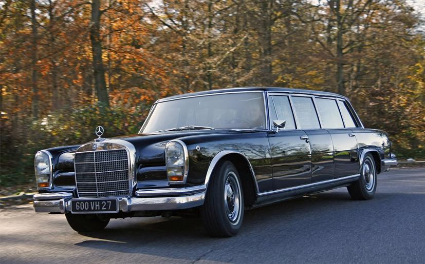 Ngắm bộ sưu tập &#244; t&#244; v&#224; bạn g&#225;i của “&#244;ng tr&#249;m” Playboy - Ảnh 21