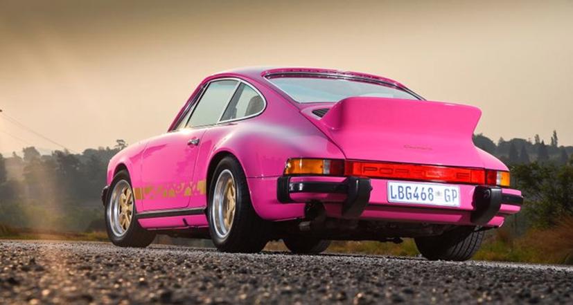 Ngắm bộ sưu tập &#244; t&#244; v&#224; bạn g&#225;i của “&#244;ng tr&#249;m” Playboy - Ảnh 5