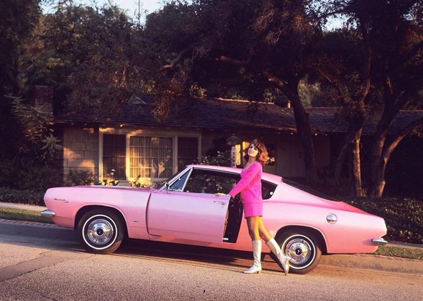 Ngắm bộ sưu tập &#244; t&#244; v&#224; bạn g&#225;i của “&#244;ng tr&#249;m” Playboy - Ảnh 6