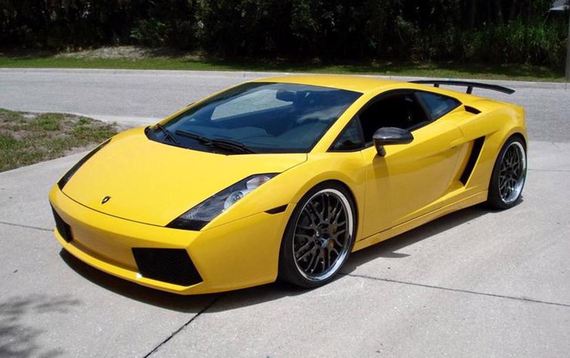 Ngắm bộ sưu tập &#244; t&#244; v&#224; bạn g&#225;i của “&#244;ng tr&#249;m” Playboy - Ảnh 10