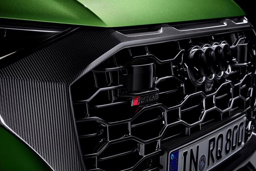 Logo Audi gắn trên một mẫu xe của hãng.