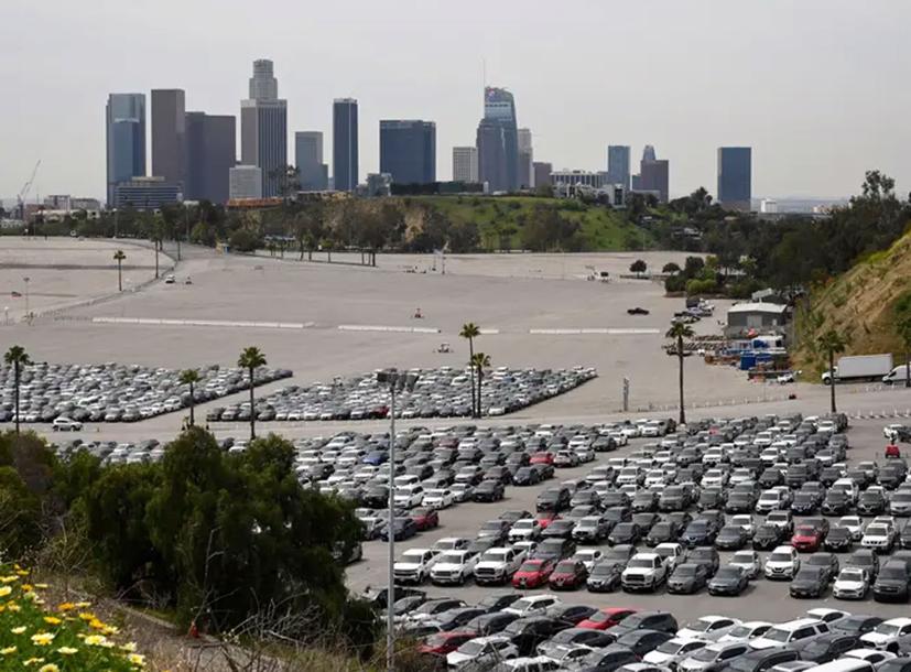 Những “nghĩa địa” &#244; t&#244; khổng lồ trong đại dịch Corona - Ảnh 12