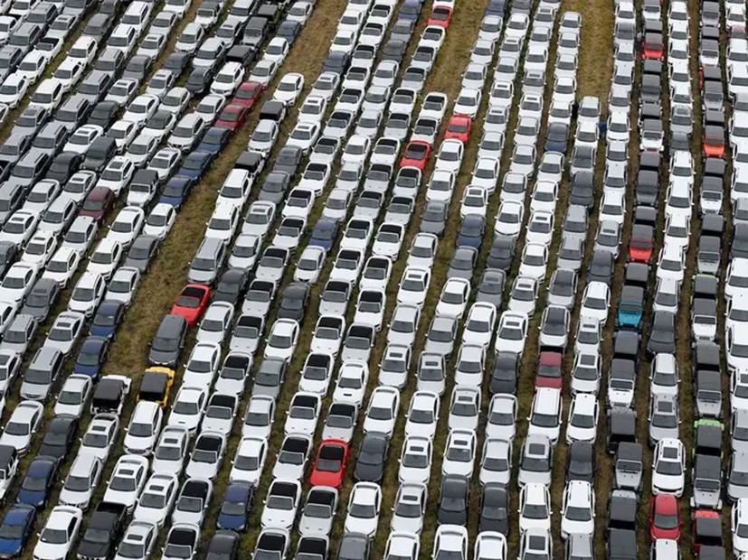 Những “nghĩa địa” &#244; t&#244; khổng lồ trong đại dịch Corona - Ảnh 8