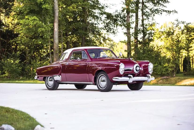 Một chiếc Studebaker Commander Starlight Coupe sản xuất năm 1950.