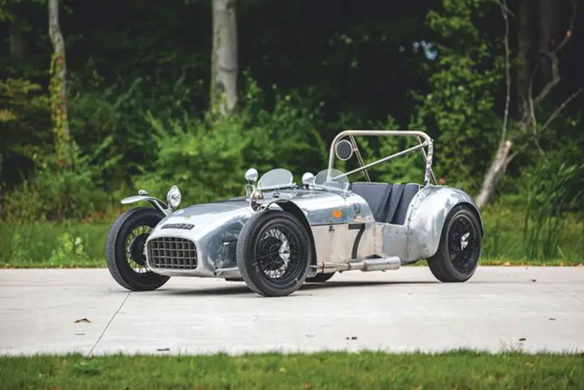 Một chiếc mui trần <a href='/danh-sach-cac-loai-xe-oto.html?hang-xe=Lotus' title='Lotus' >Lotus</a> 7A Roadster sản xuất năm 1957.
