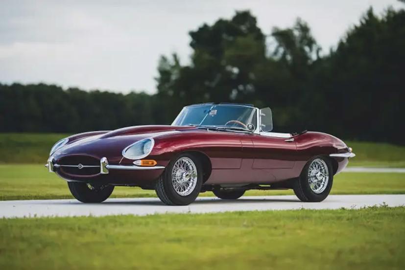 Một chiếc Jaguar E Type đời 1966.