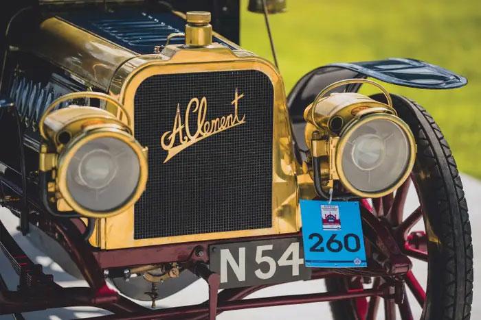 Tổng trị giá của bộ sưu tập ước tính khoảng 31 triệu USD, đủ để Najeeb Khan trang trải nợ nần.