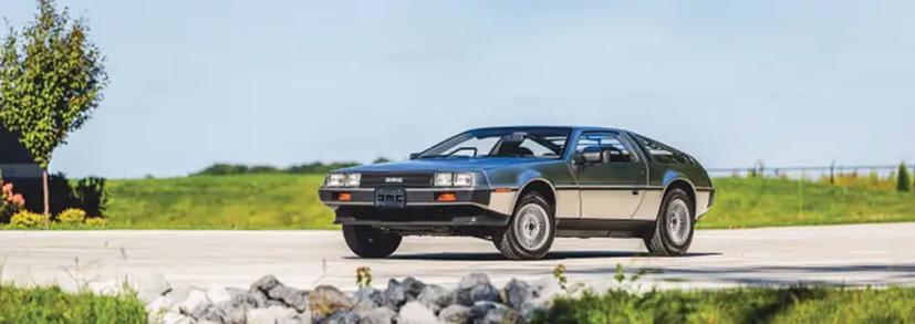 Bộ sưu tập cũng có nhiều mẫu xe hiện đại, được sản xuất trong những năm gần đây hơn. Như chiếc DeLorean DMC 12 đời 1981.