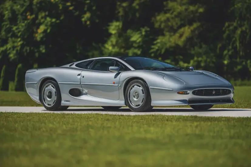 Một chiếc Jaguar XJ220 đời 1993.