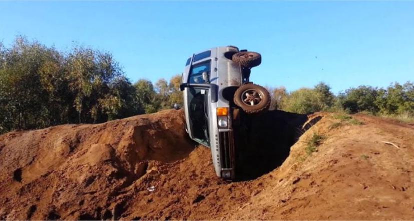 Tai nạn “dở kh&#243;c dở cười” của những chuyến off-road - Ảnh 1