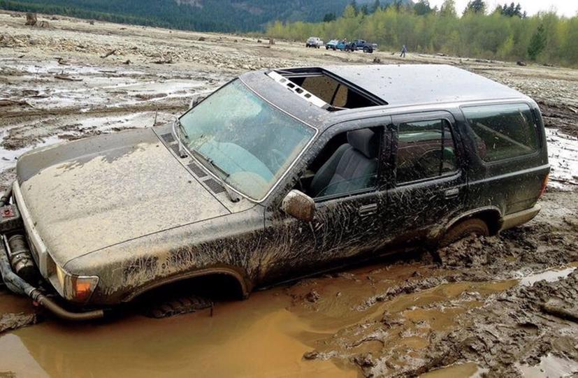 Tai nạn “dở kh&#243;c dở cười” của những chuyến off-road - Ảnh 11