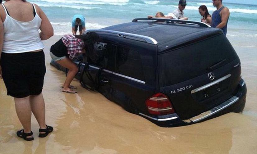 Tai nạn “dở kh&#243;c dở cười” của những chuyến off-road - Ảnh 12