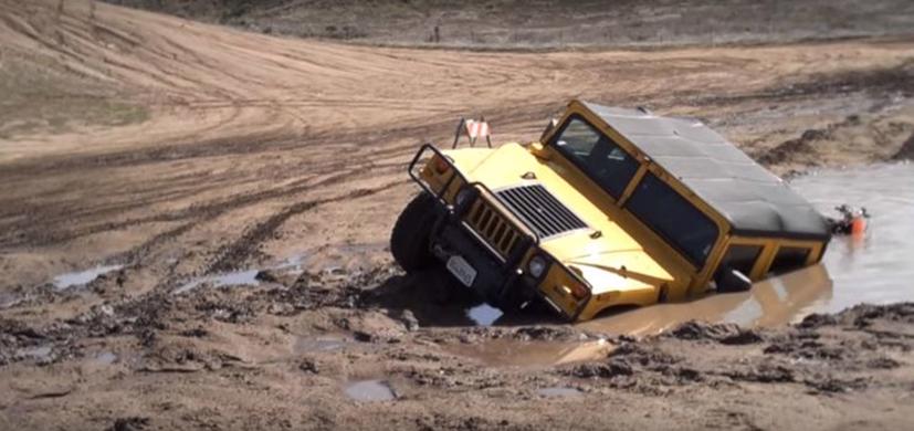 Tai nạn “dở kh&#243;c dở cười” của những chuyến off-road - Ảnh 16