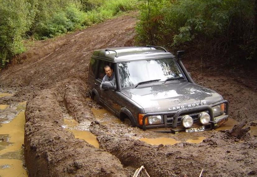 Tai nạn “dở kh&#243;c dở cười” của những chuyến off-road - Ảnh 7