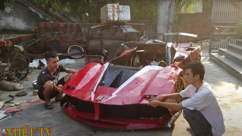 Motor1 ngạc nhi&#234;n với “Ferrari” l&#224;m bằng b&#236;a c&#225;t-t&#244;ng của bạn trẻ Việt Nam - Ảnh 2