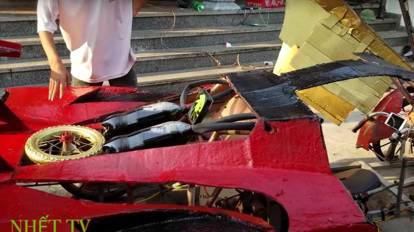 Motor1 ngạc nhi&#234;n với “Ferrari” l&#224;m bằng b&#236;a c&#225;t-t&#244;ng của bạn trẻ Việt Nam - Ảnh 7