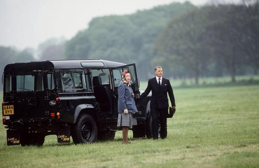 10 chiếc xe nổi bật trong bộ sưu tập &#244; t&#244; của nữ ho&#224;ng Anh - Ảnh 1