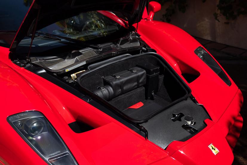 Cận cảnh si&#234;u xe Ferrari Enzo gần 3 triệu USD đang được đấu gi&#225; - Ảnh 17