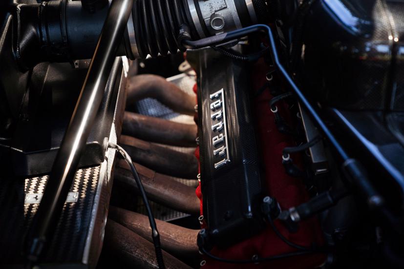 Cận cảnh si&#234;u xe Ferrari Enzo gần 3 triệu USD đang được đấu gi&#225; - Ảnh 18