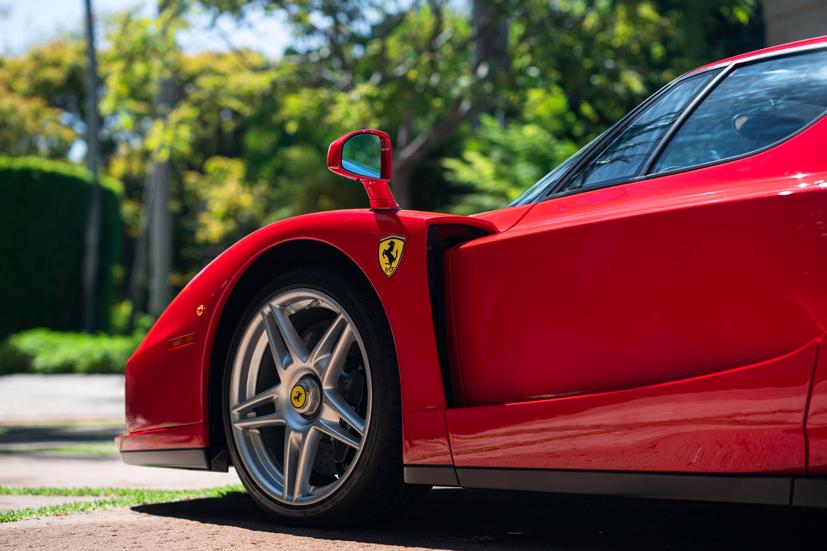 Cận cảnh si&#234;u xe Ferrari Enzo gần 3 triệu USD đang được đấu gi&#225; - Ảnh 7