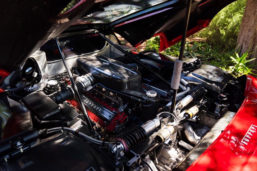 Cận cảnh si&#234;u xe Ferrari Enzo gần 3 triệu USD đang được đấu gi&#225; - Ảnh 19