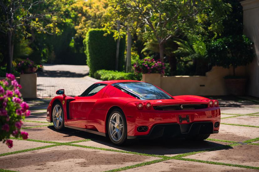 Cận cảnh si&#234;u xe Ferrari Enzo gần 3 triệu USD đang được đấu gi&#225; - Ảnh 2