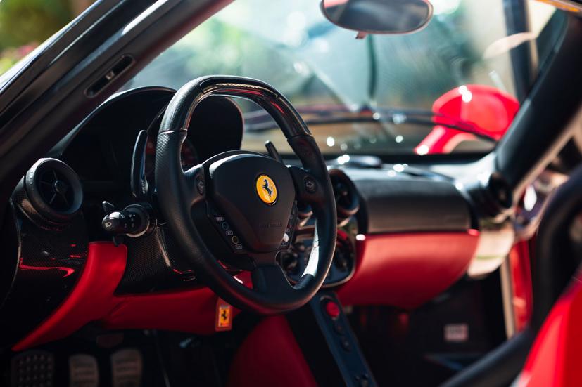 Cận cảnh si&#234;u xe Ferrari Enzo gần 3 triệu USD đang được đấu gi&#225; - Ảnh 9