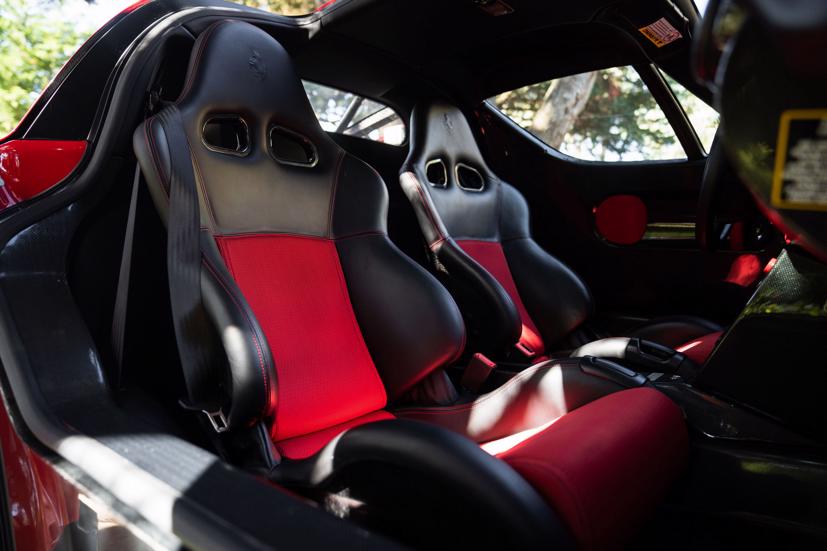 Cận cảnh si&#234;u xe Ferrari Enzo gần 3 triệu USD đang được đấu gi&#225; - Ảnh 14