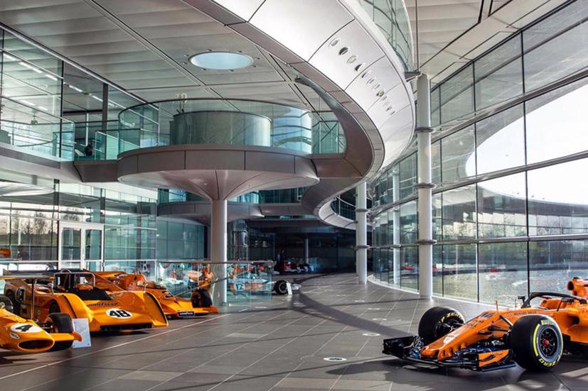 Trong trụ sở  của McLaren ở Woking, Anh.