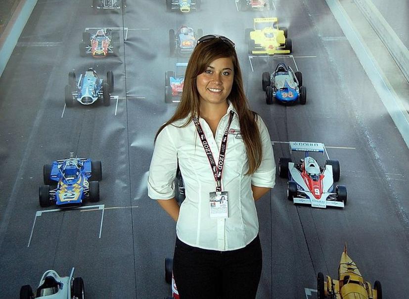 15 nữ vận động vi&#234;n đua xe khiến c&#225;nh m&#224;y r&#226;u phải “d&#232; chừng” - Ảnh 13