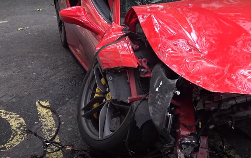 Si&#234;u xe Ferrari “toang đầu” v&#236; t&#244;ng tr&#250;ng xe bus - Ảnh 4