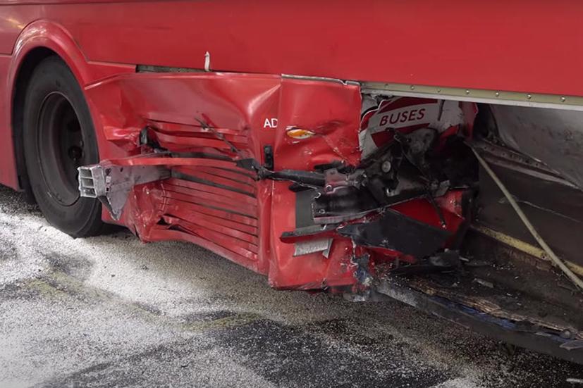 Si&#234;u xe Ferrari “toang đầu” v&#236; t&#244;ng tr&#250;ng xe bus - Ảnh 6