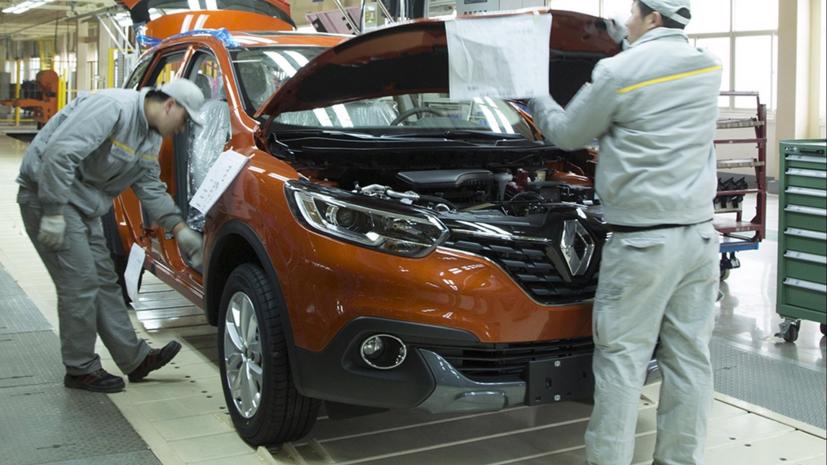 Trong một nhà máy của hãng Renault ở Pháp - Ảnh: Motor1.