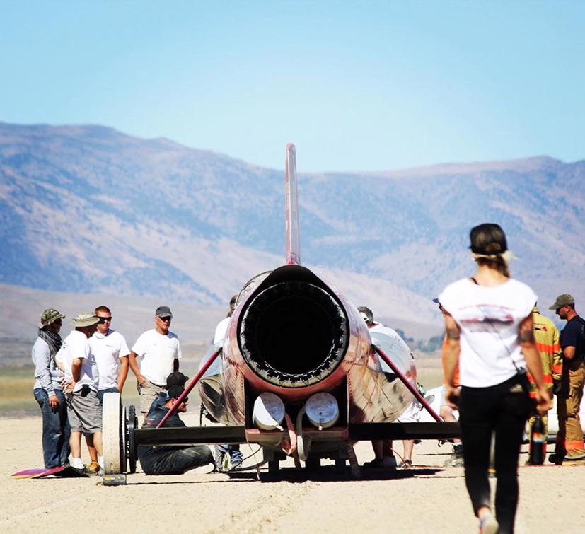 Jessi Combs được Guinness c&#244;ng nhận l&#224; người phụ nữ l&#225;i xe nhanh nhất thế giới - Ảnh 3