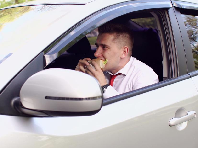 13 điều luật kỳ lạ về l&#225;i xe ở c&#225;c nước tr&#234;n thế giới - Ảnh 6