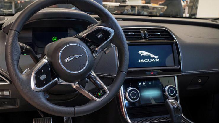 Nội thất xe Jaguar XE thể thao đời 2020 tại một sự kiện của Jaguar Land Rover ở New York, Mỹ, tháng 4/2019 - Ảnh: Getty/CNBC.