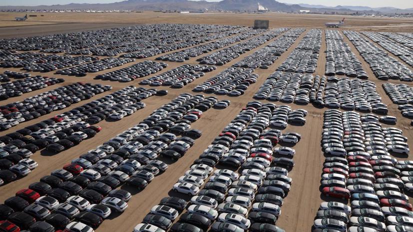 Một bãi chứa xe Volkswagen mua lại trong vụ bê bối khí thải ở Mỹ.