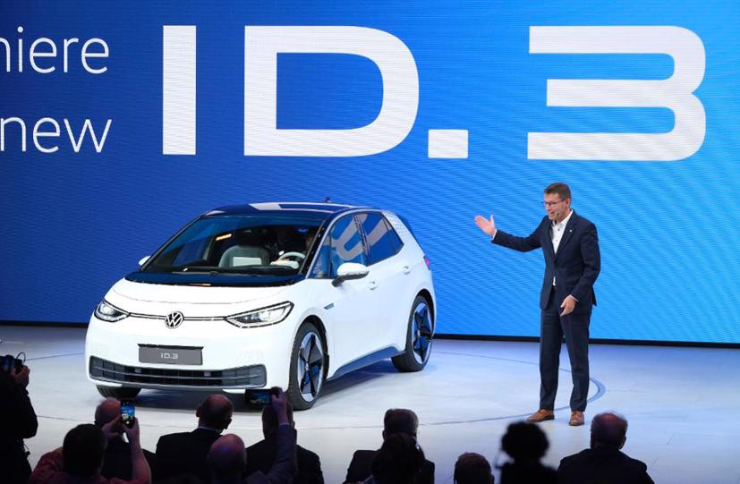 Hãng xe Volkswagen giới thiệu dòng xe chạy điện ID.3 tại Triển lãm Ôtô Quốc tế Frankfurt (IAA) ngày 10/9 - Ảnh: Autocar.