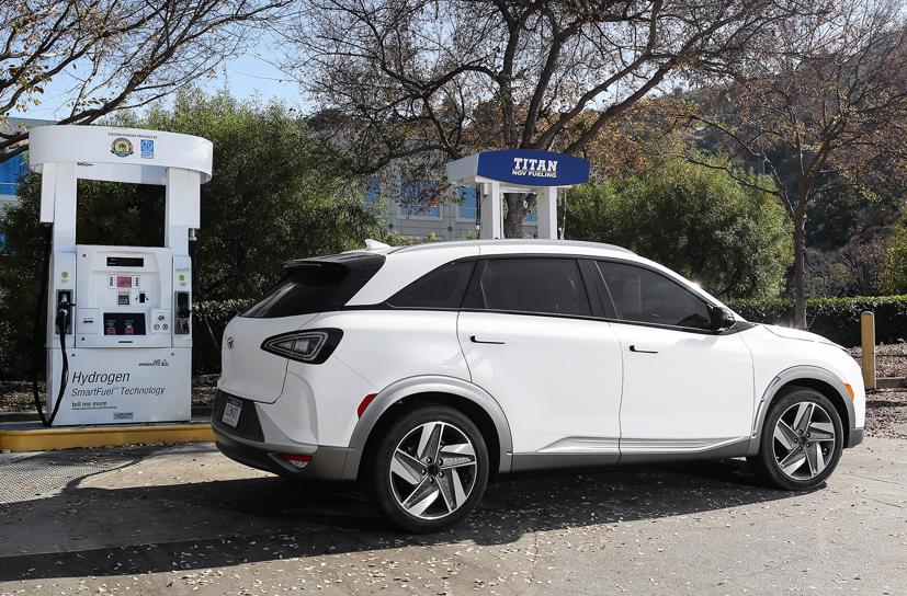 Nexo, một chiếc xe chạy hydrogen của hãng Toyota.