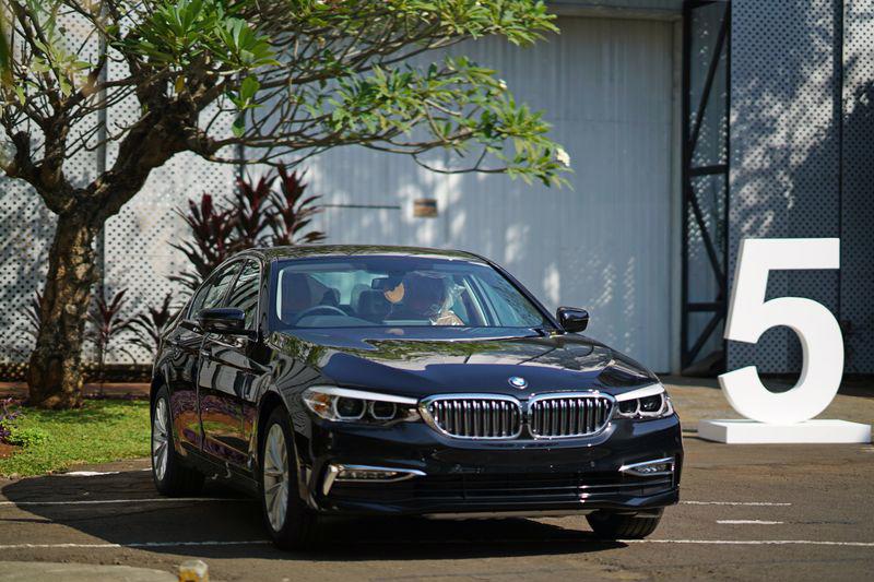 Một chiếc sedan 530i của BMW - Ảnh: Bloomberg.