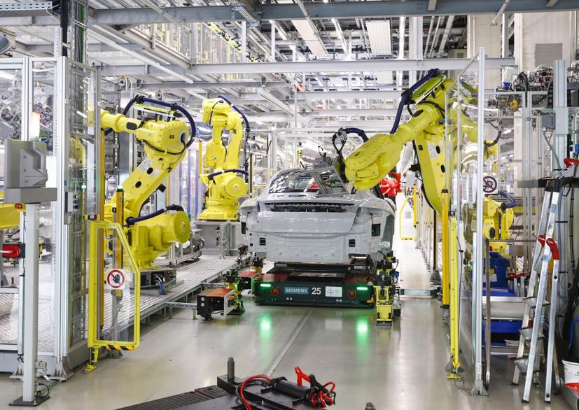 Cận cảnh quy trình sản xuất xe điện Porsche Taycan - Ảnh 5