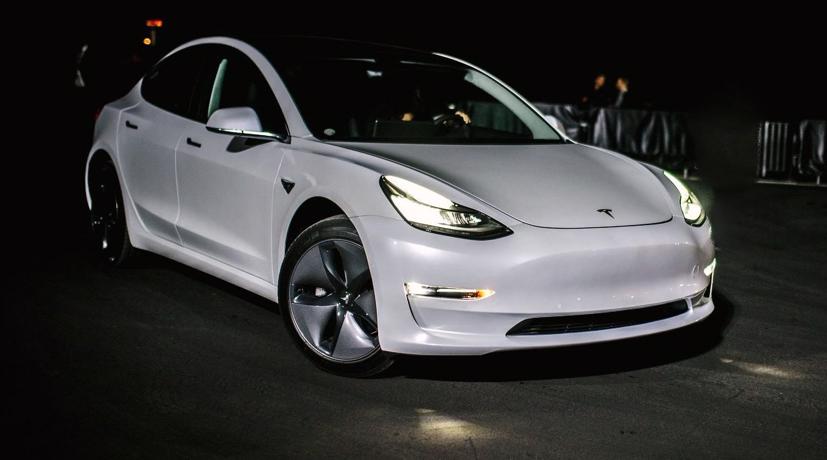 Một chiếc xe Model 3 của Tesla.