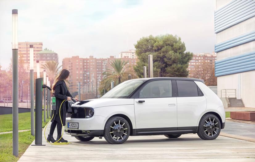 Cận cảnh xe điện Honda E lăn b&#225;nh tr&#234;n đường phố - Ảnh 3