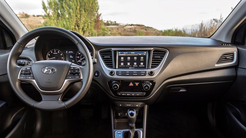 Hyundai Accent 2020 vẫn giữ được những ưu điểm: nội thất rộng rãi, nhiều công nghệ và giá rẻ. Ảnh: AutoBlog.